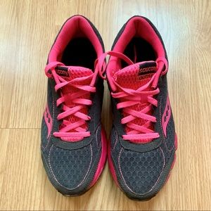 Saucony Outduel Running Shoe W8.5